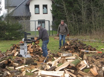 Brennholz für das Backhaus Brennholz für das Backhaus