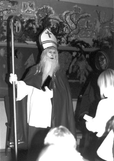 St. Nikolaus und Knecht Ruprecht in der Schule